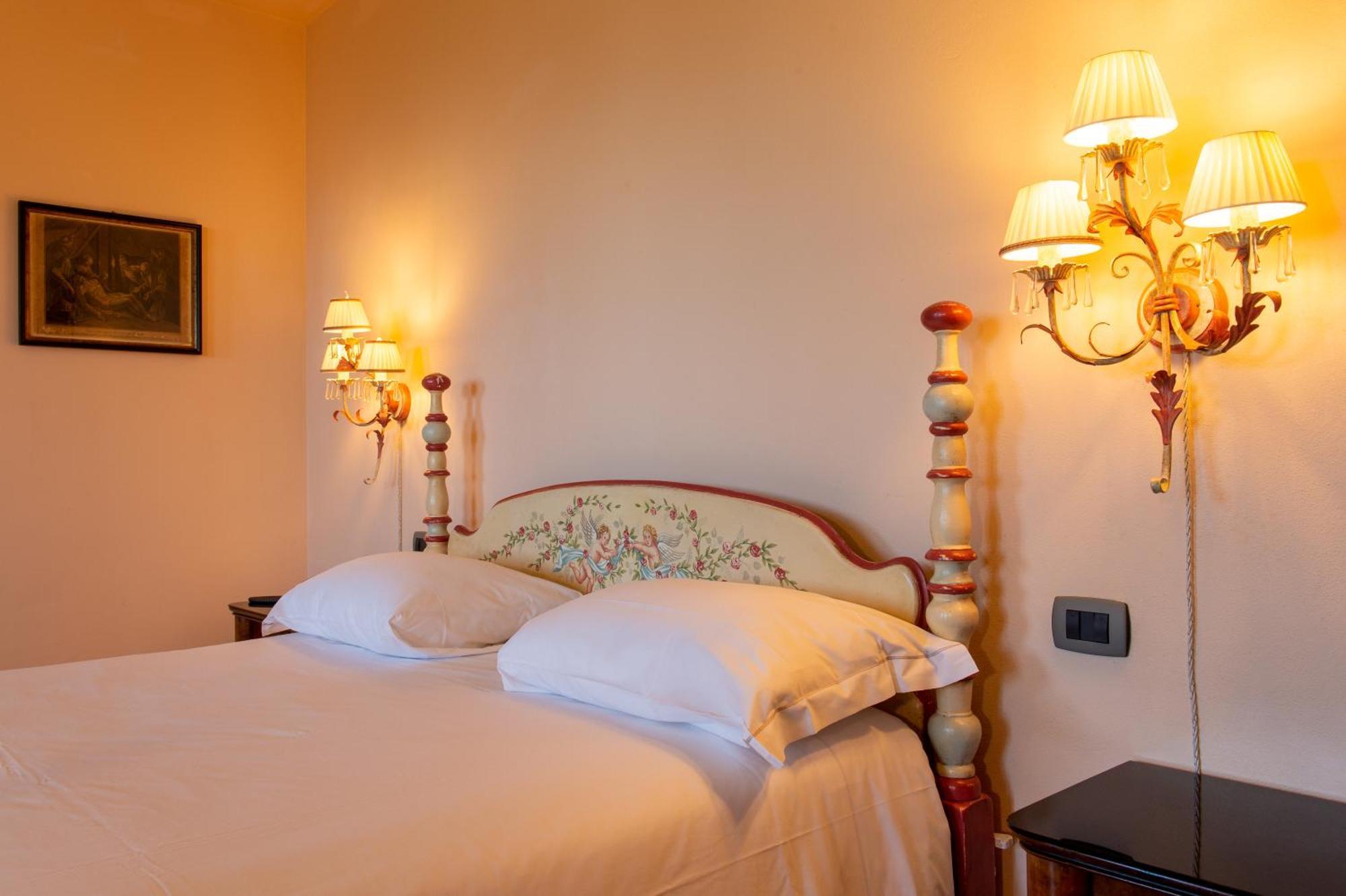 Borgo I Tre Baroni - Spa Suites & Resort Poppi Cameră foto