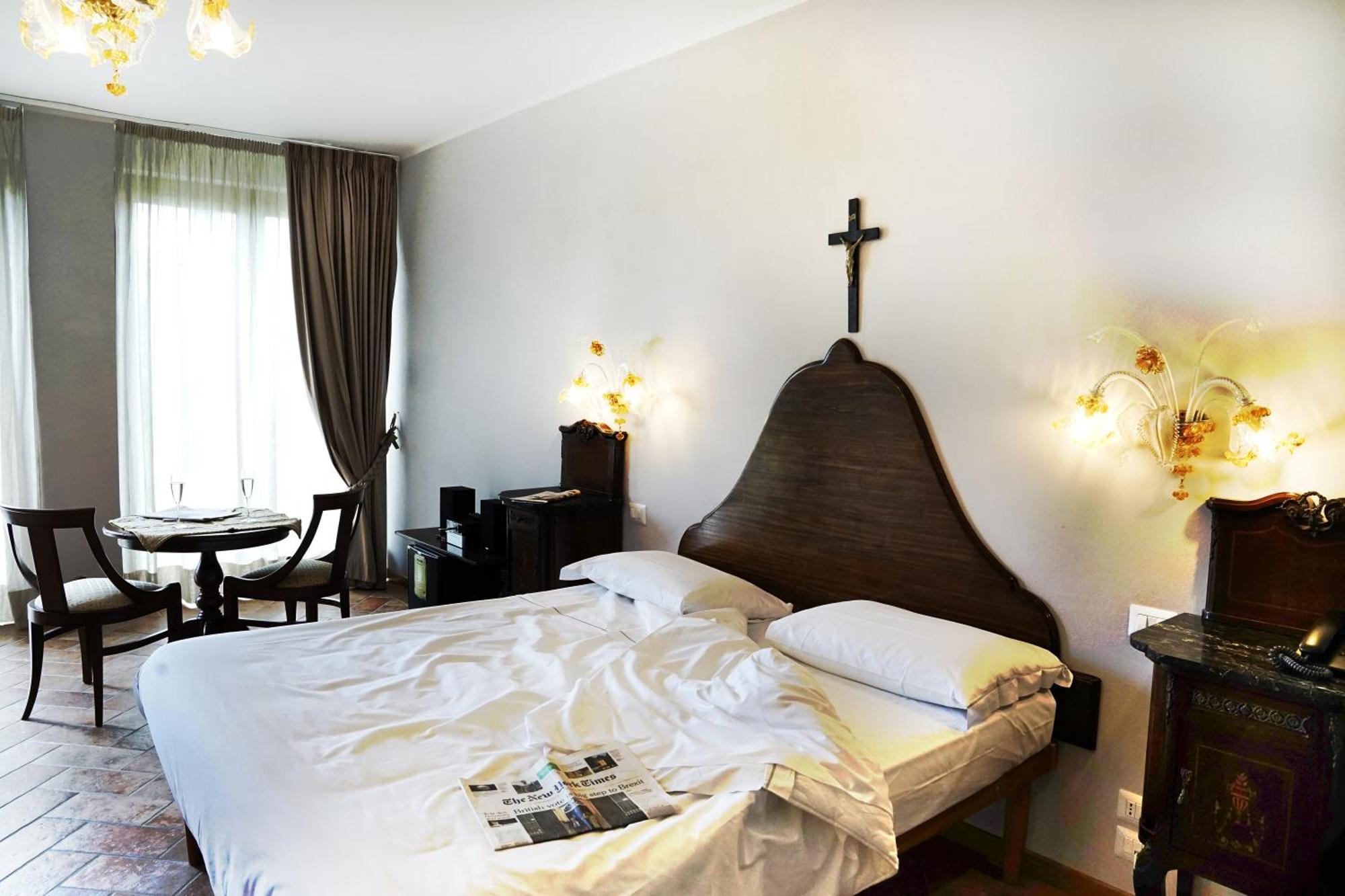 Borgo I Tre Baroni - Spa Suites & Resort Poppi Cameră foto